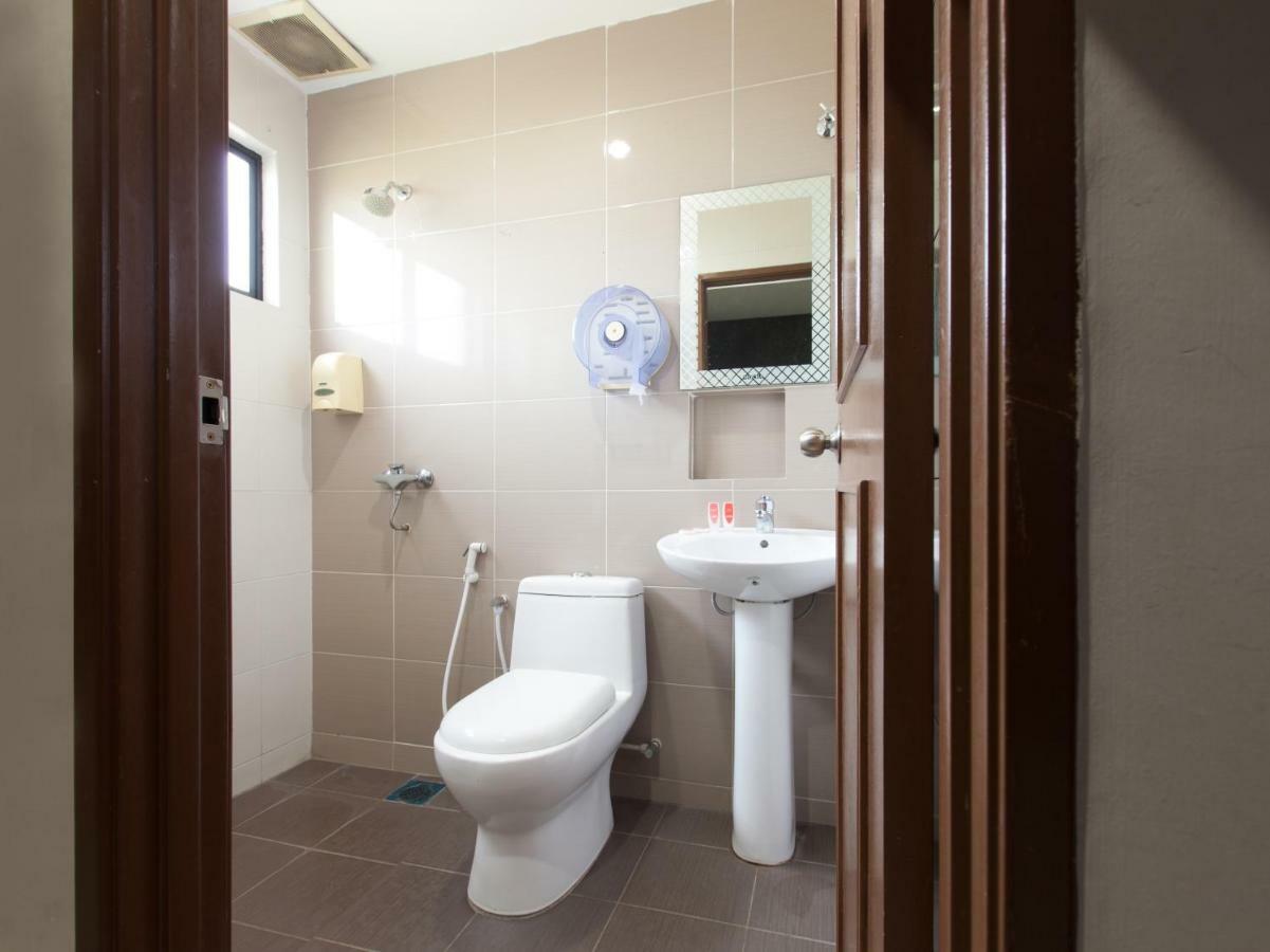 Super Oyo 1163 Hotel Pulai Ипох Екстериор снимка