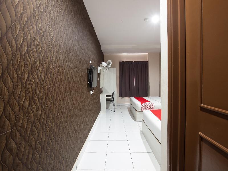 Super Oyo 1163 Hotel Pulai Ипох Екстериор снимка